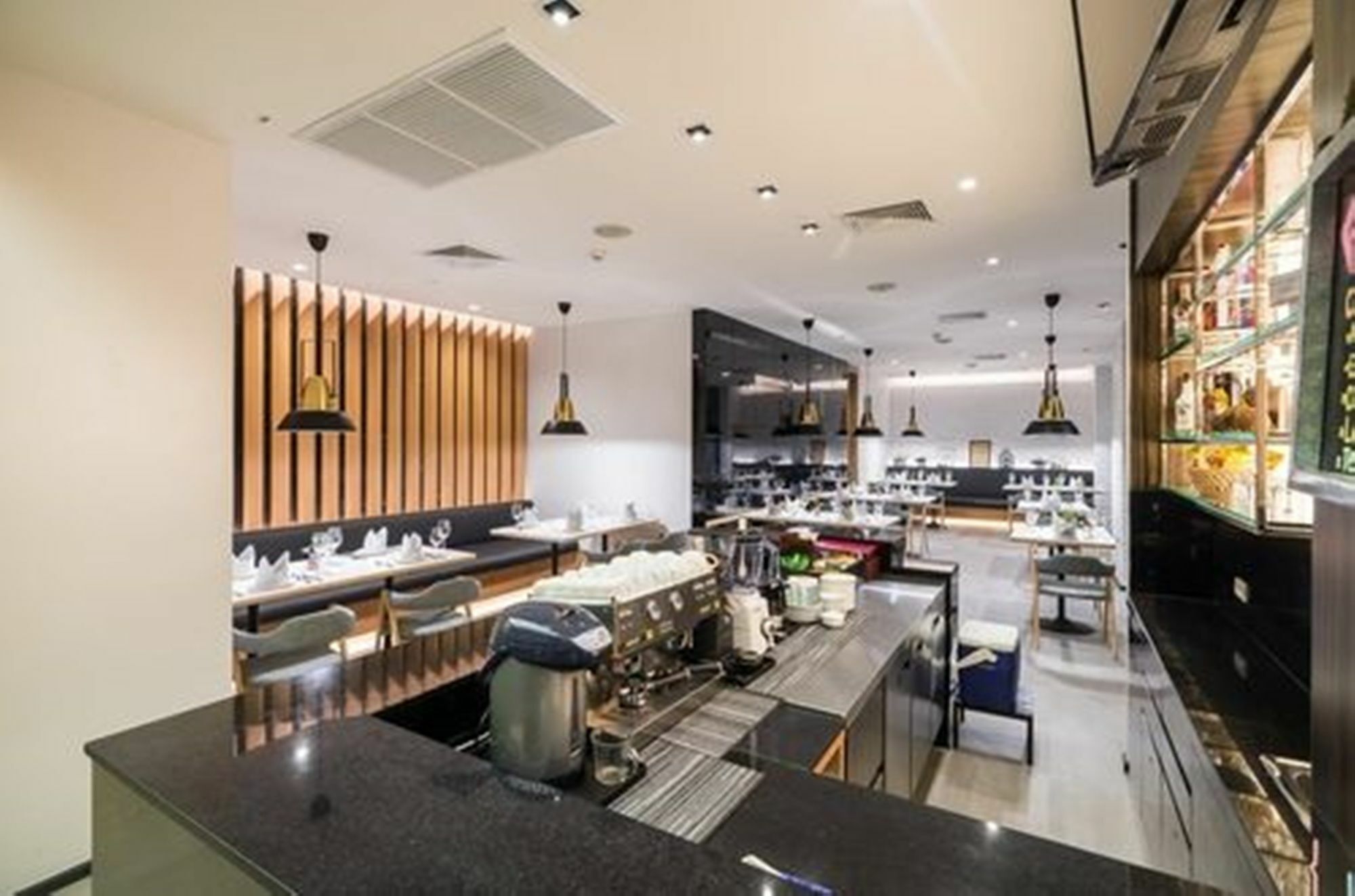 Sea Me Spring Hotel Паттая Екстер'єр фото